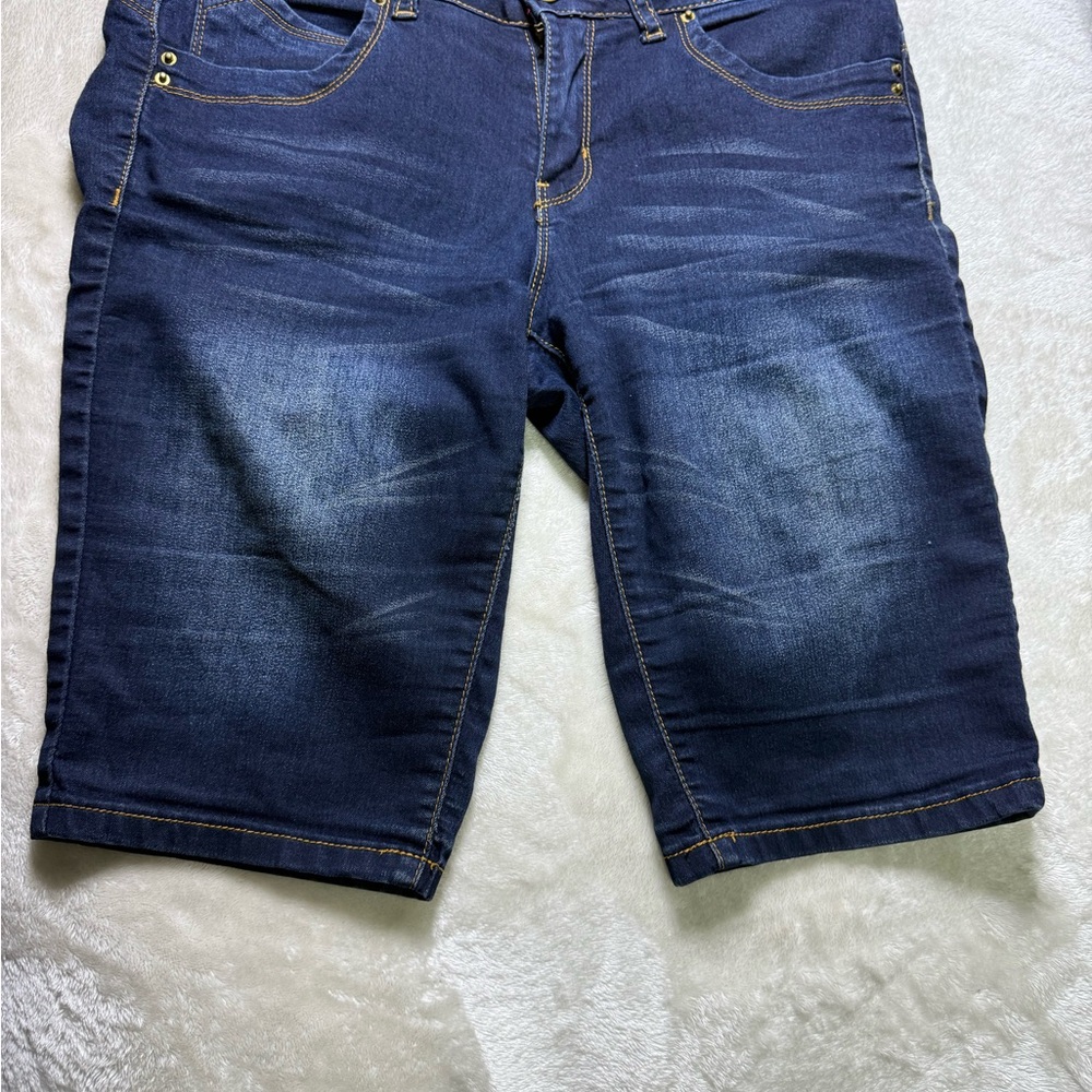 vip jeans bermuda jeans shorts sz 9/10 
Dark Blue Denim Shorts